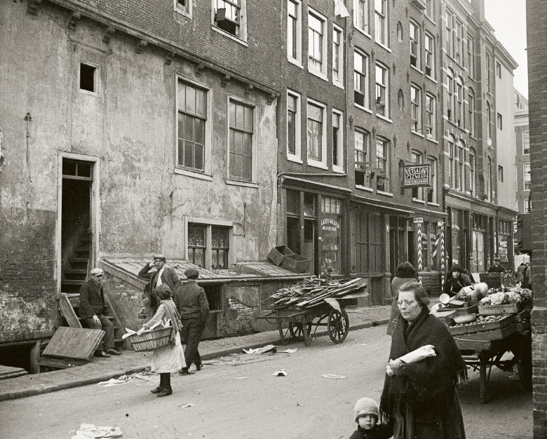 Geboortehuis Lientje Brilleslijper, Lin Jaldati (Joden Houttuinen, hoek Uilenburgersteeg)